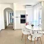 Paradise House 아파트 *